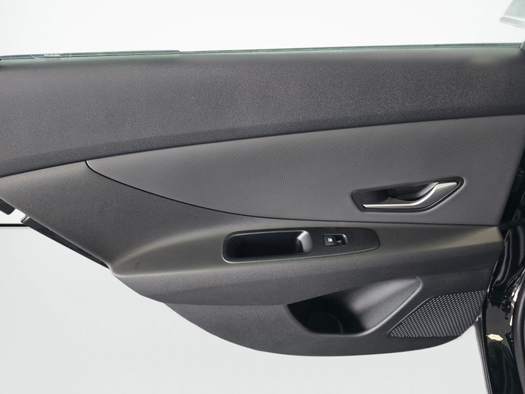 New 2026 Hyundai Elantra Limited FWD image 33