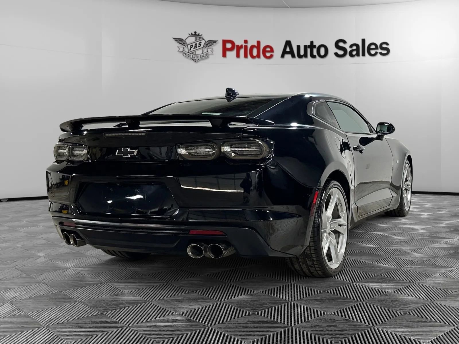 Used 2019 Chevrolet Camaro SS RWD image 8