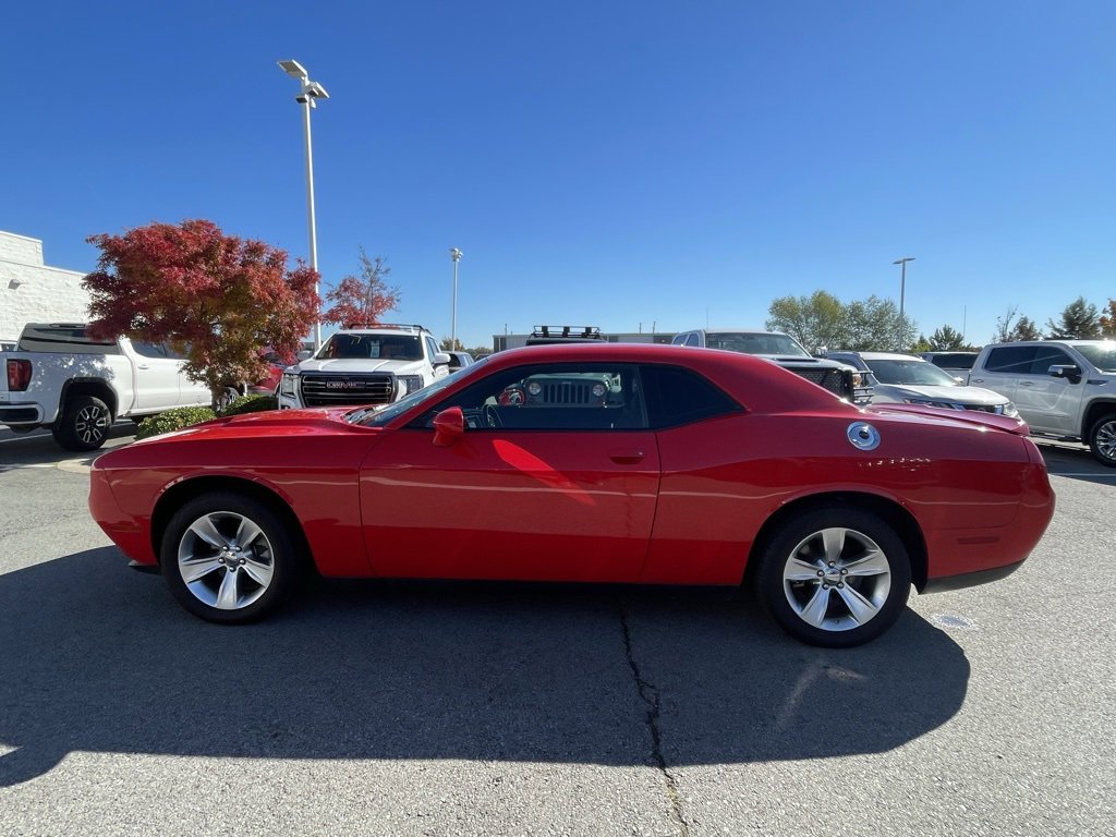 Used 2022 Dodge Challenger SXT image 4