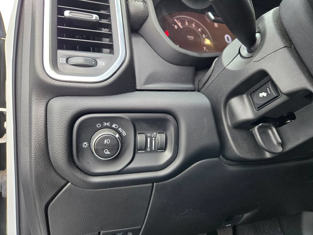 Used 2025 RAM 2500 Laramie AWD/4WD image 18