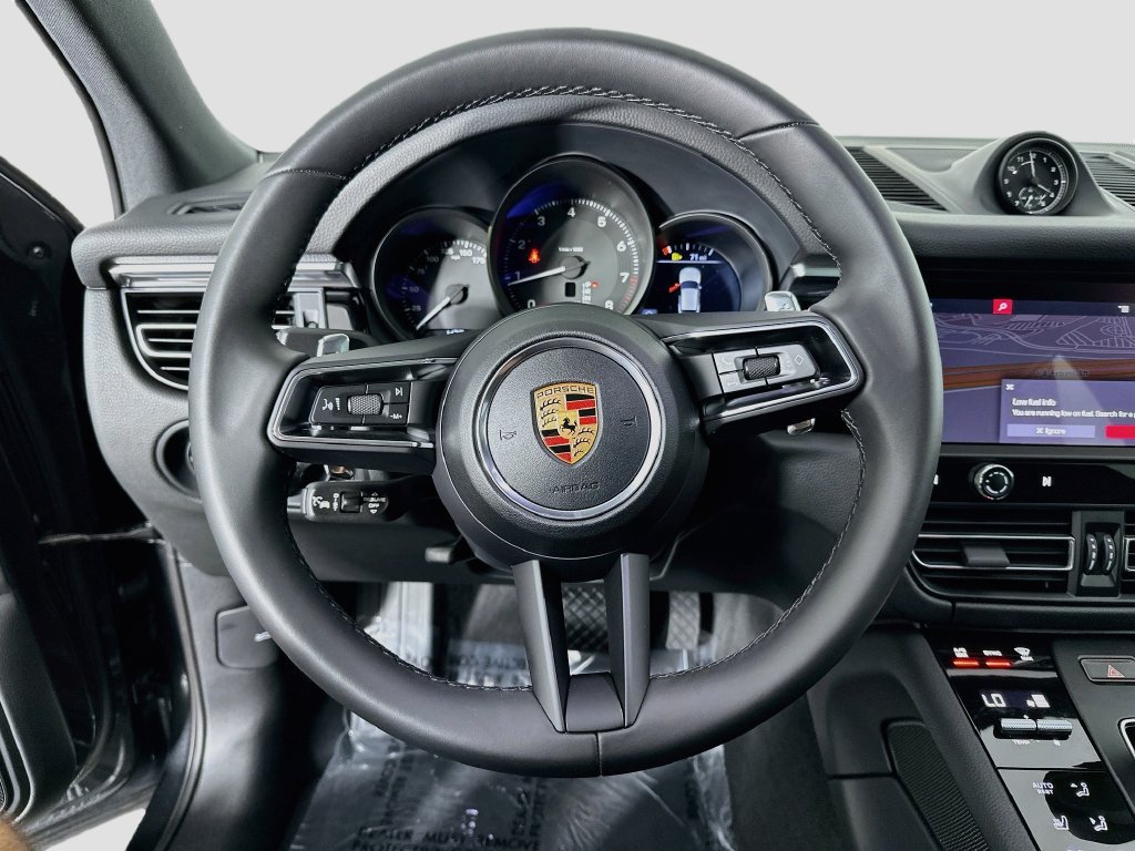 Certified 2026 Porsche Macan AWD/4WD image 12