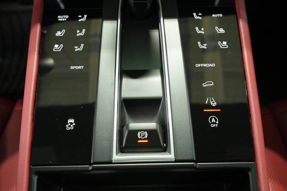 New 2026 Porsche Macan AWD/4WD image 22