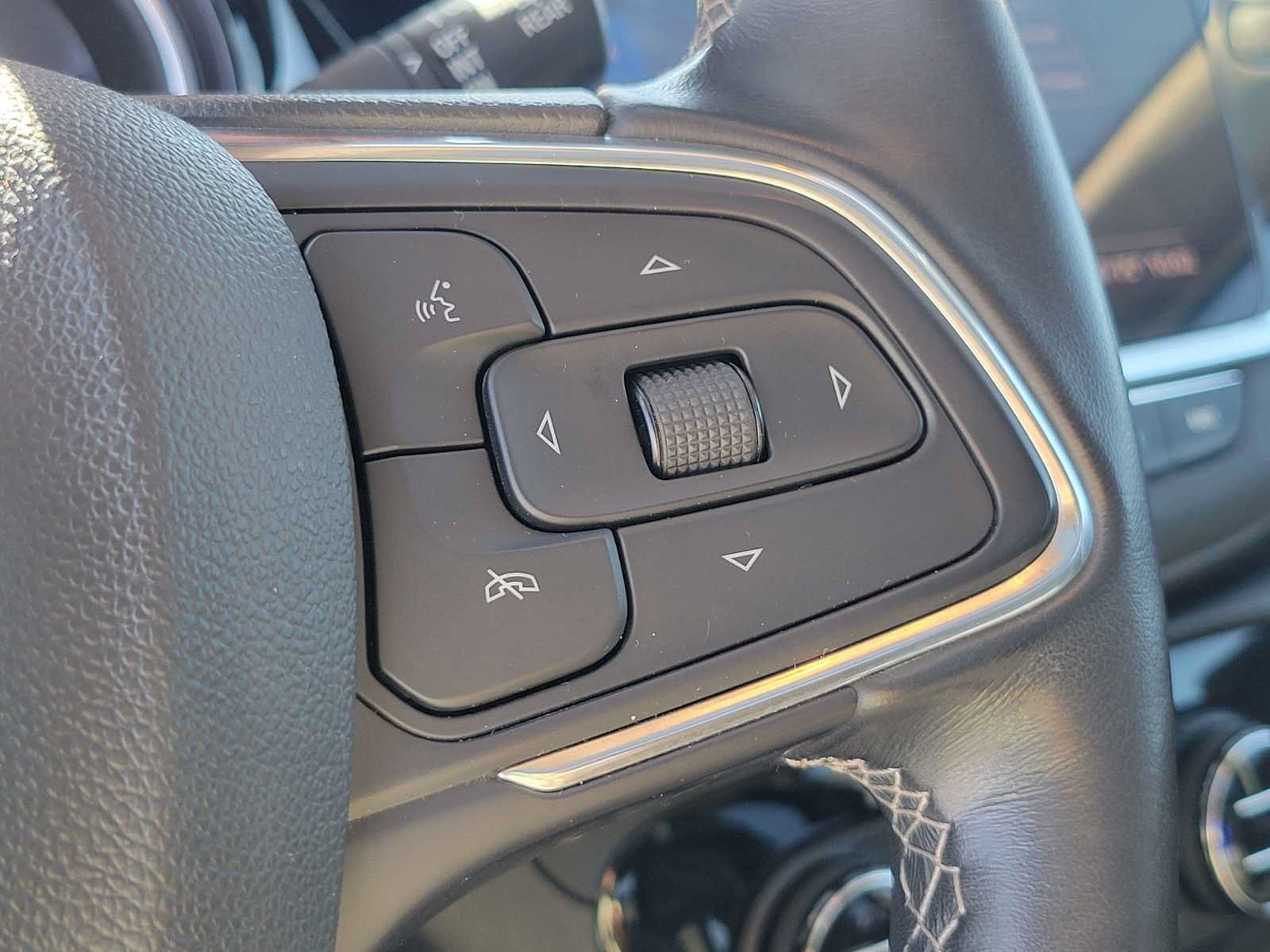 Used 2020 Buick Encore GX Essence w/ Experience Buick Package FWD image 33