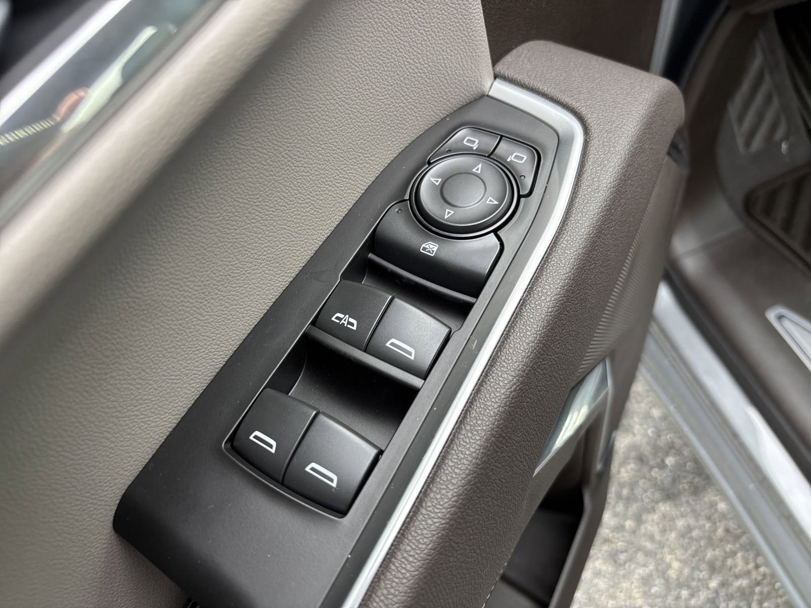 New 2025 GMC Sierra 1500 SLE w/ Preferred Package image 21