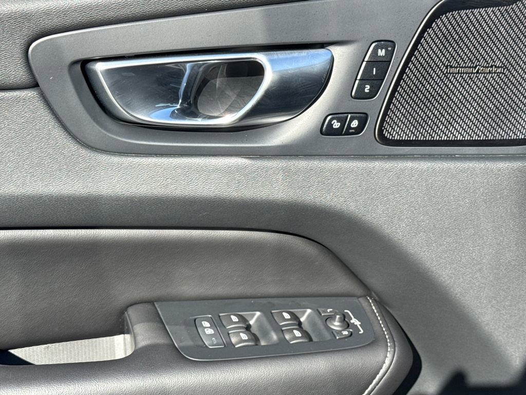 Used 2023 Volvo XC60 T8 Ultimate w/ Climate Package image 23