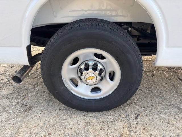 New 2026 Chevrolet Express 3500 LS w/ Chrome Appearance Package RWD image 9