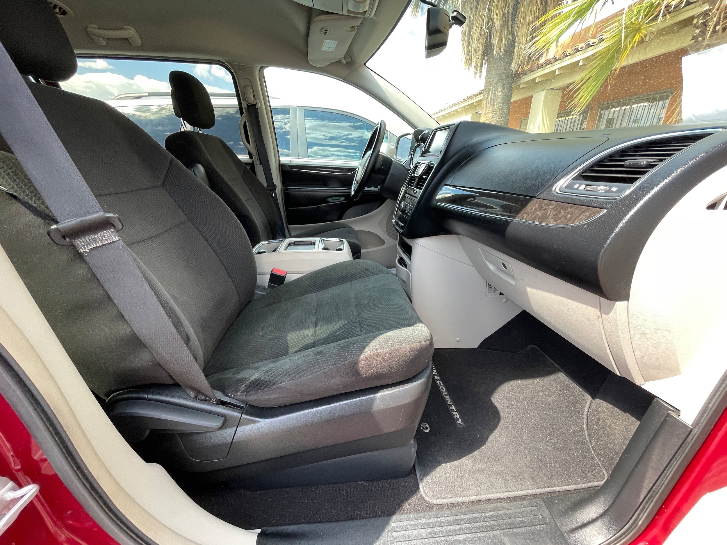 Used 2012 Chrysler Town & Country Touring w/ Entertainment Group #1 FWD image 22
