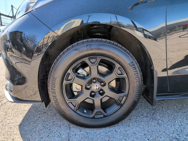 Used 2025 Toyota Sienna XLE Woodland Edition image 9