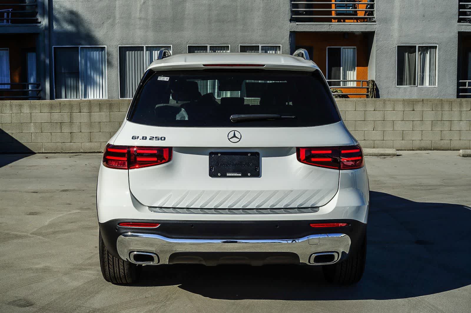 Used 2026 Mercedes-Benz GLB 250 image 3