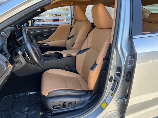 Used 2025 Lexus ES 300h w/ Premium Package FWD image 34