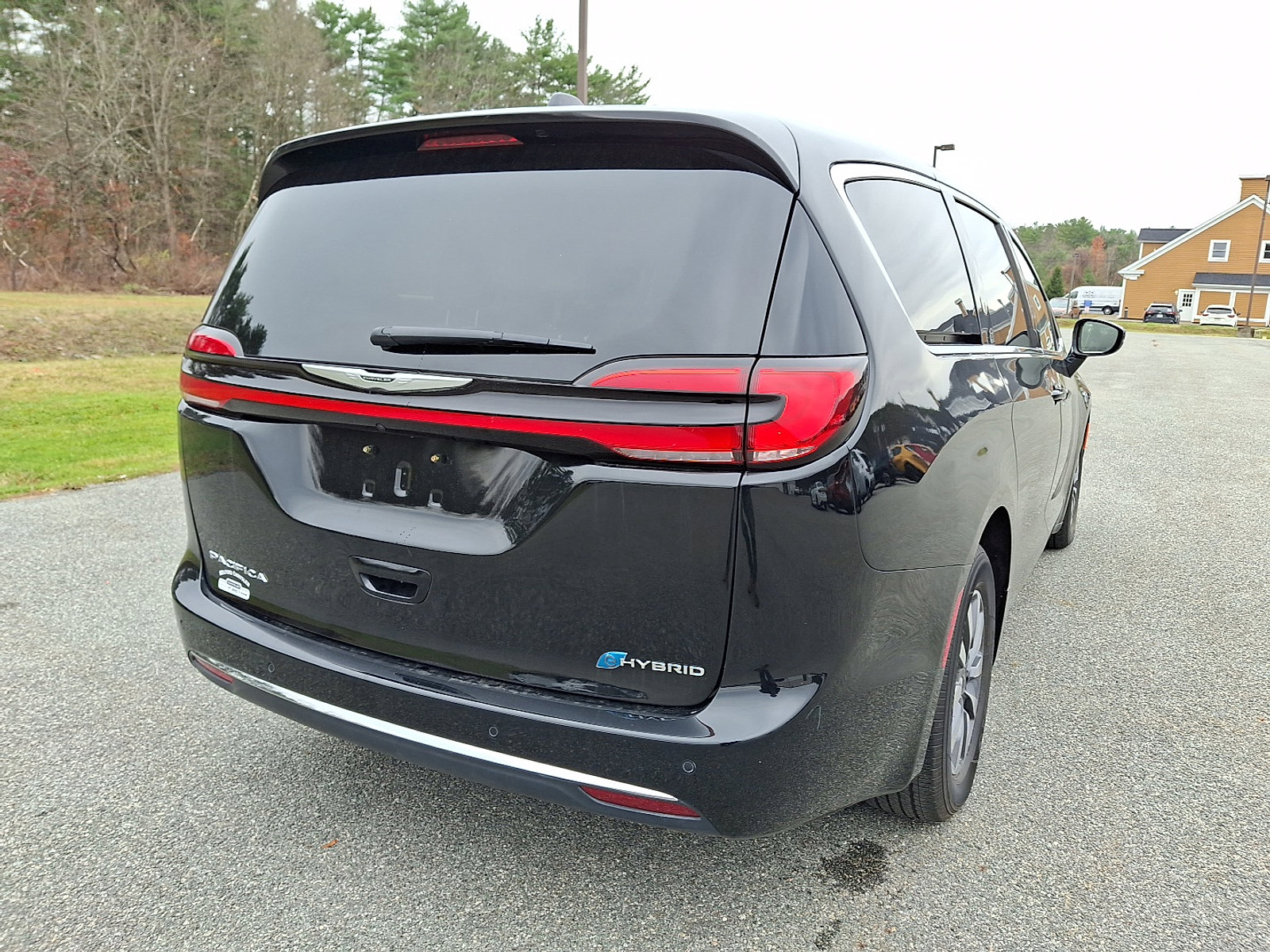 Used 2024 Chrysler Pacifica Select image 10