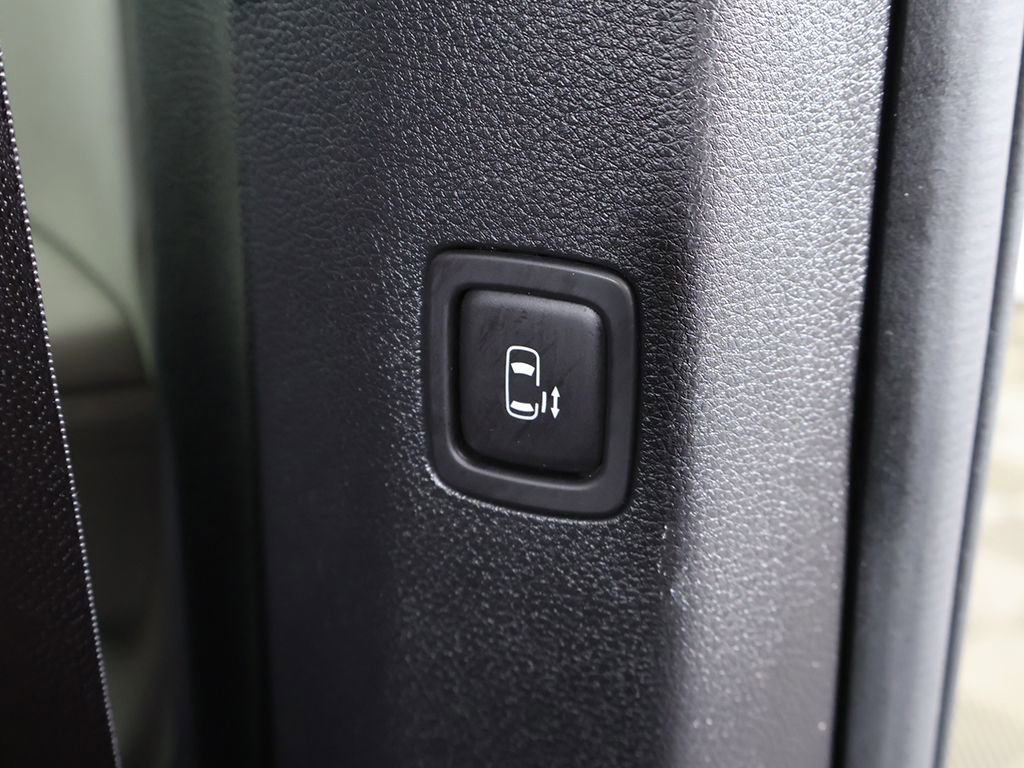 Used 2023 Kia Carnival LX image 26