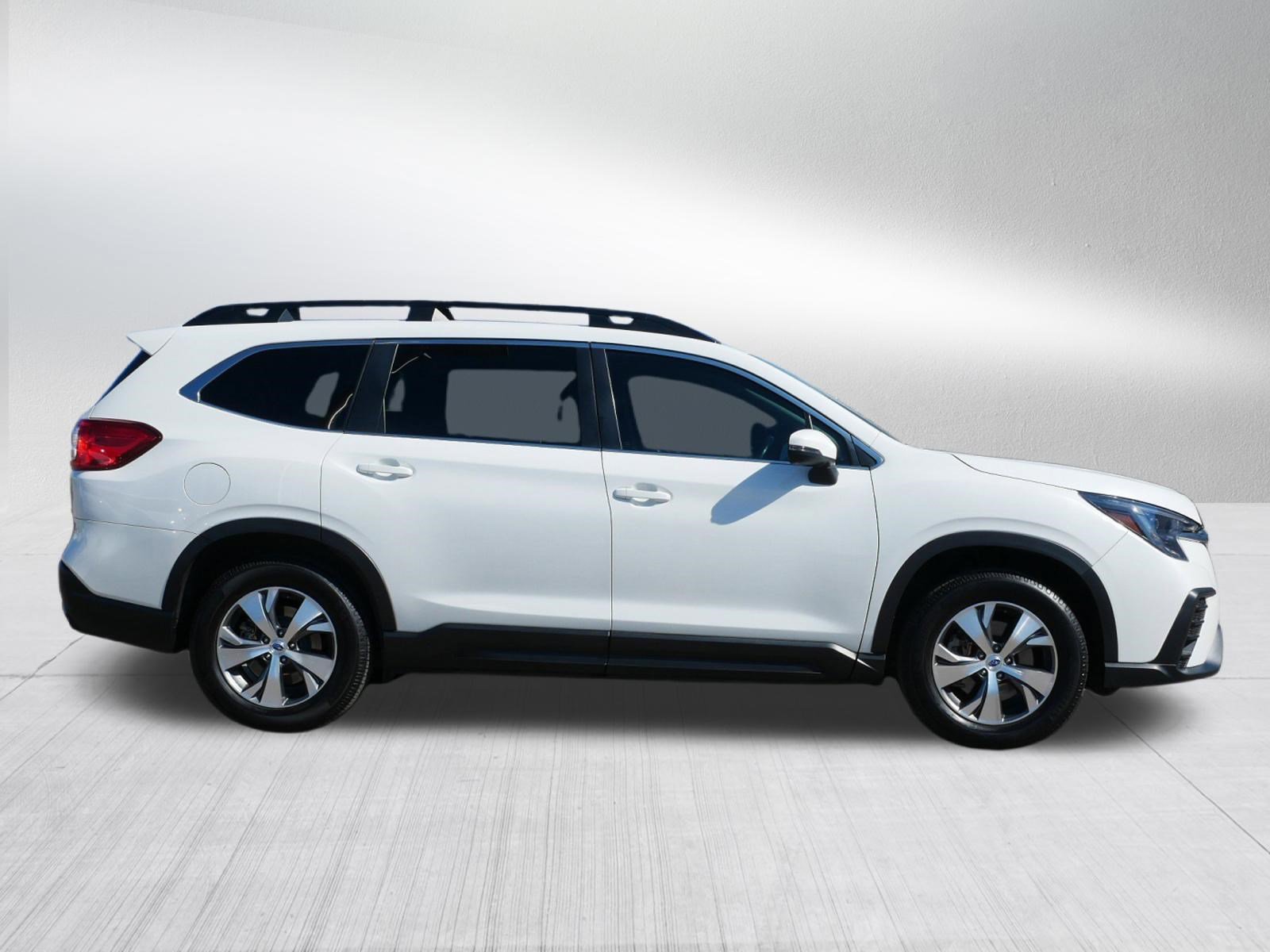 Used 2023 Subaru Ascent Premium image 8