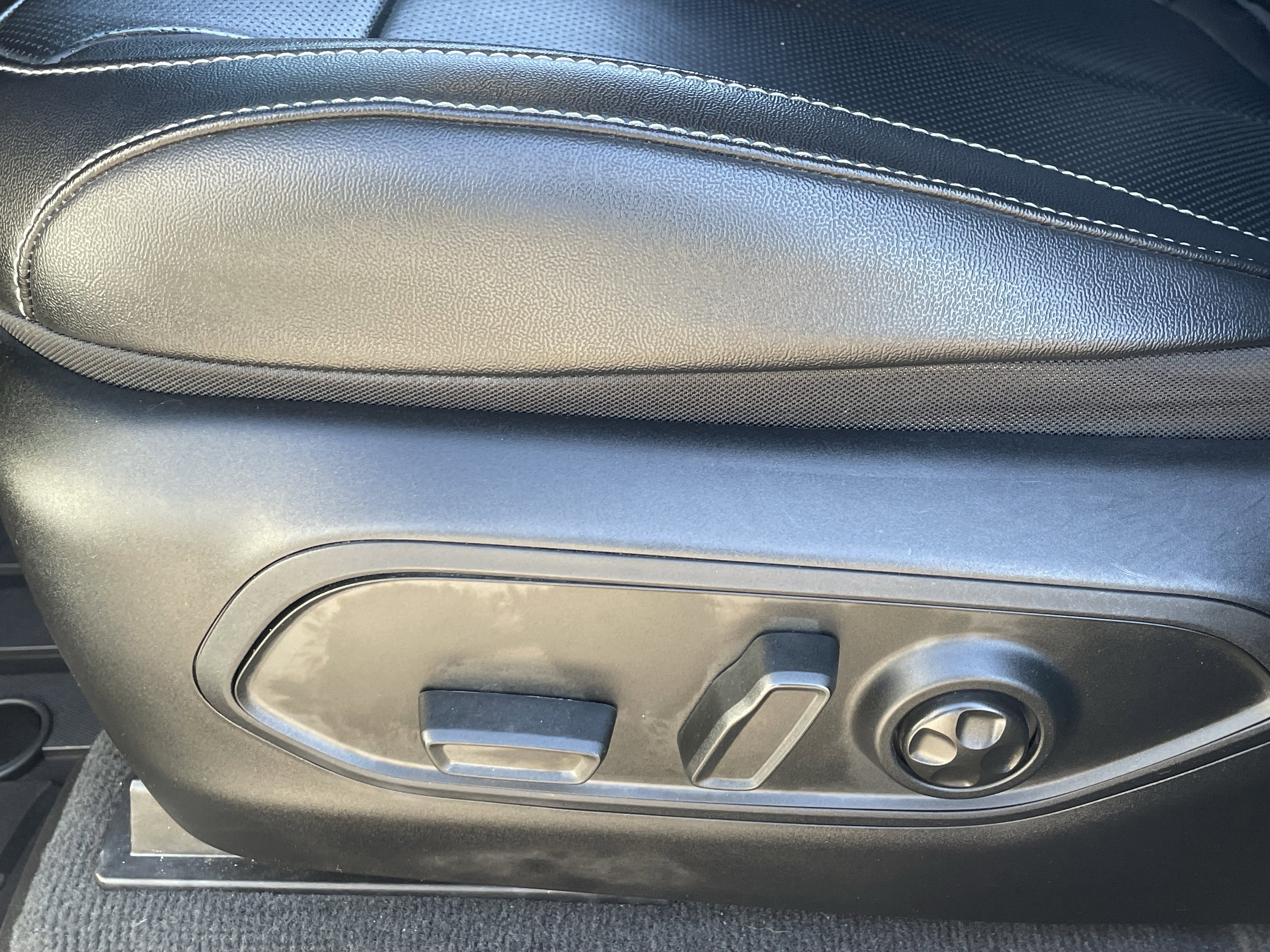 Certified 2022 Jeep Grand Cherokee L Limited w/ Luxury Tech Group II image 21