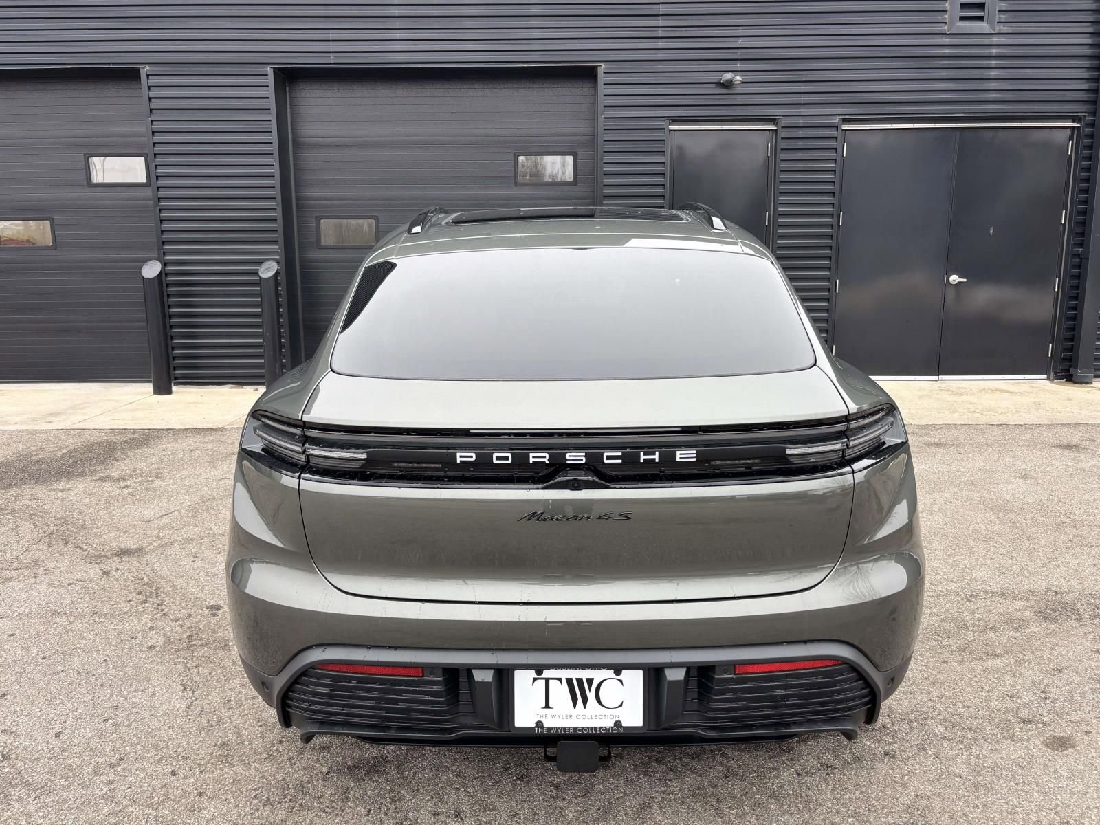 New 2026 Porsche Macan 4S Electric AWD/4WD image 9