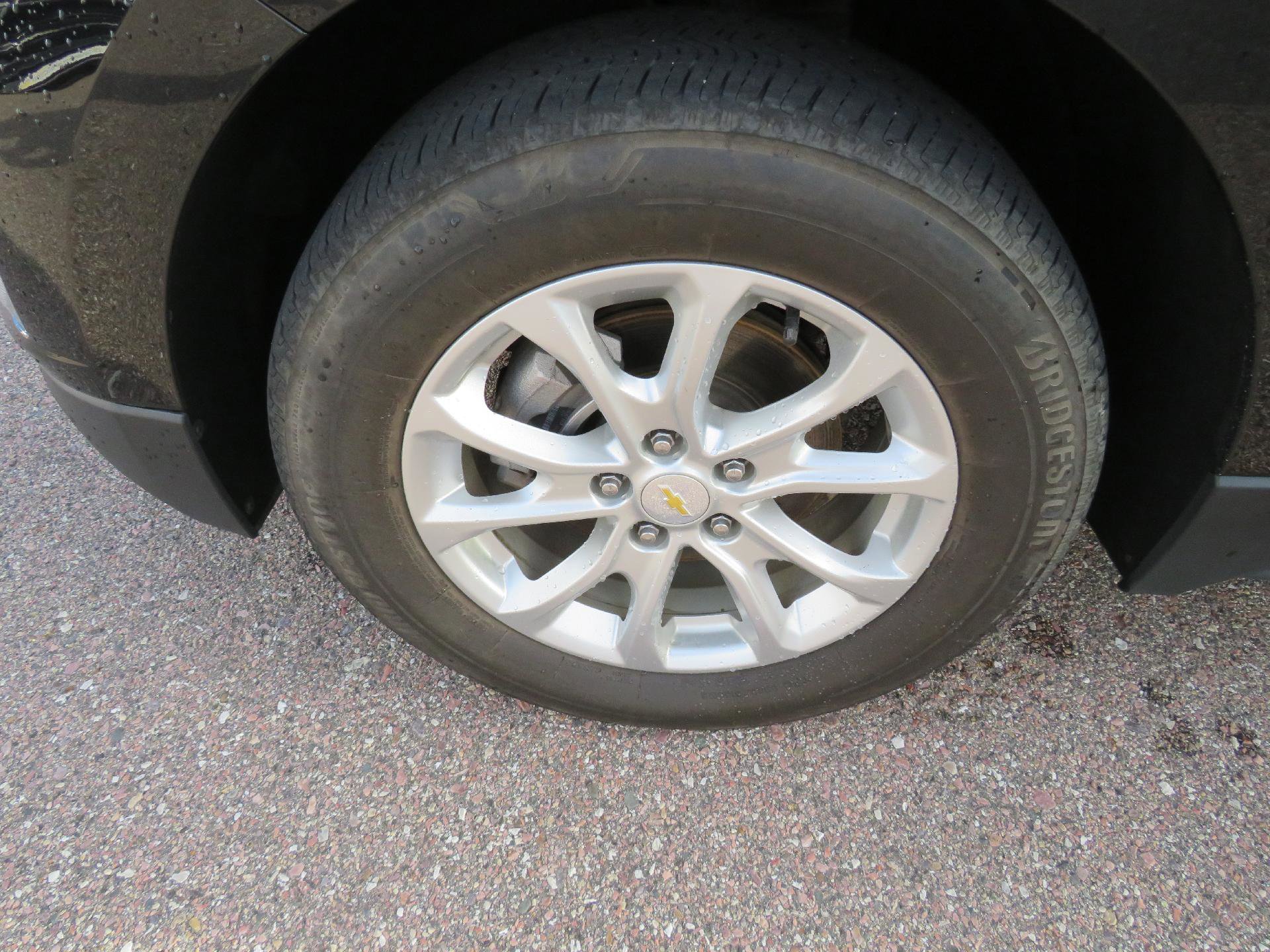 Used 2021 Chevrolet Equinox LT image 2