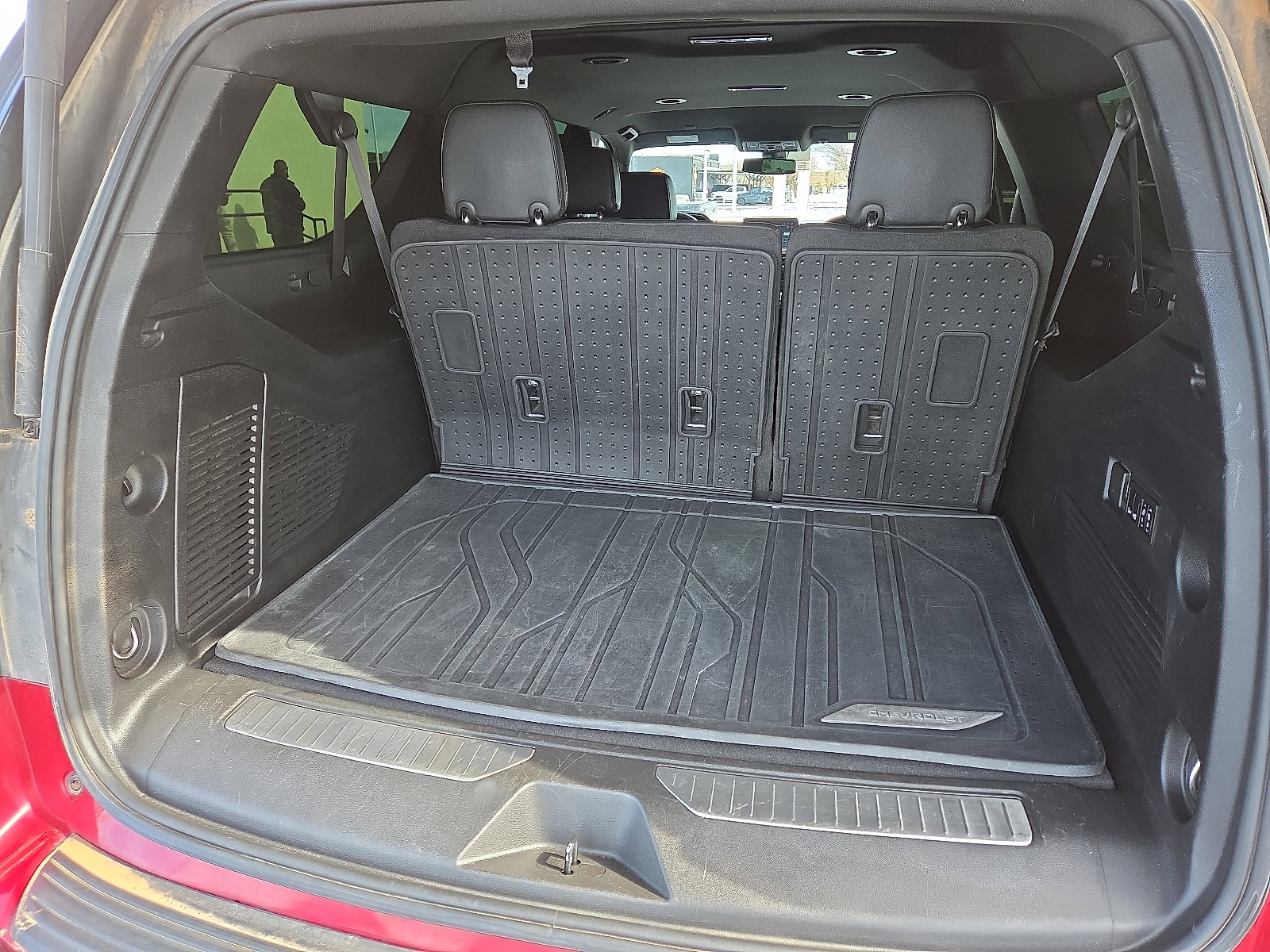 Used 2022 Chevrolet Suburban RST w/ Luxury Package image 7