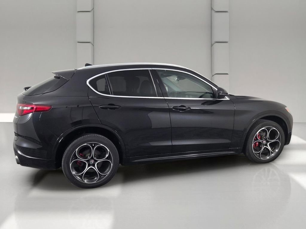 Used 2020 Alfa Romeo Stelvio Ti w/ Active Blind Spot Package AWD/4WD image 5
