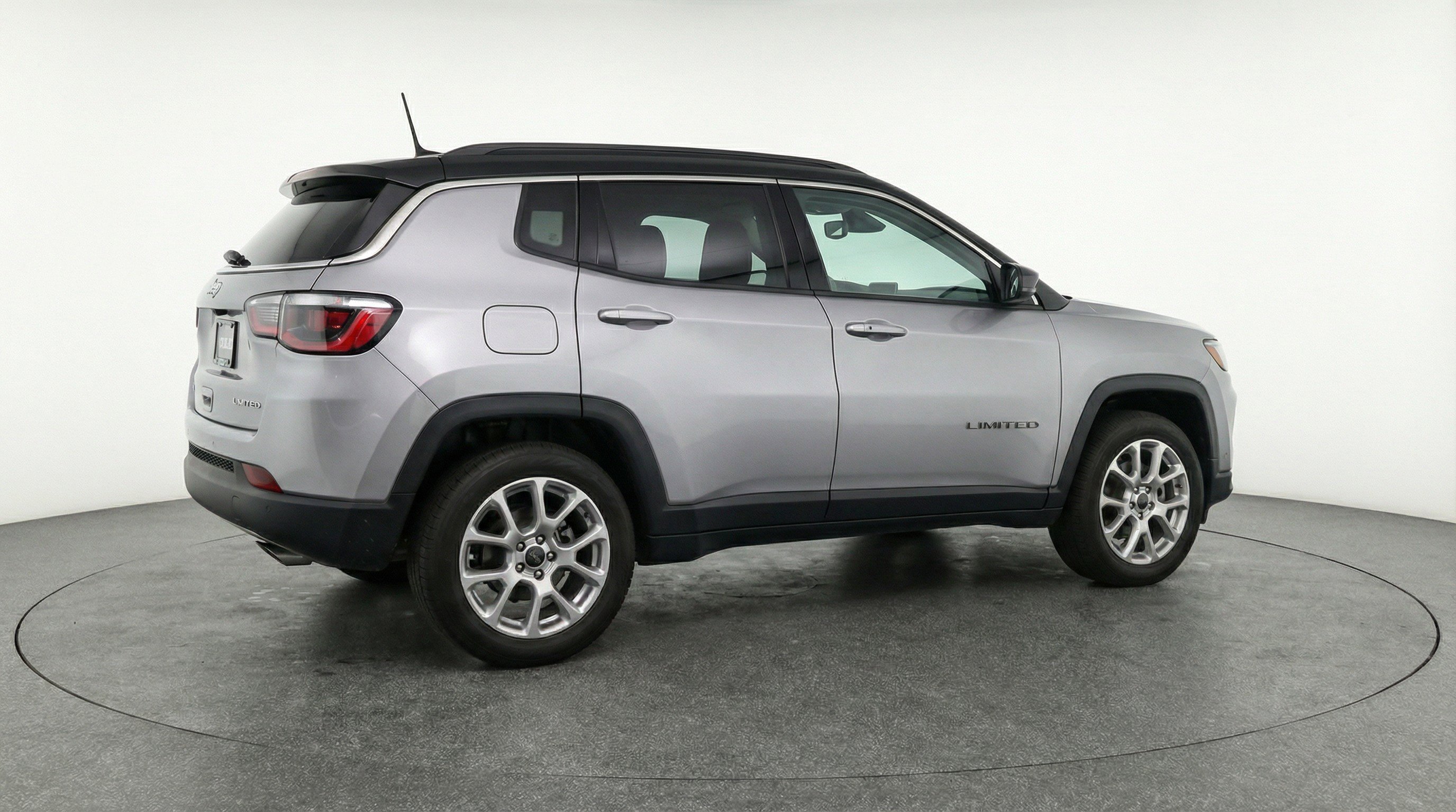 Used 2025 Jeep Compass Limited AWD/4WD image 9