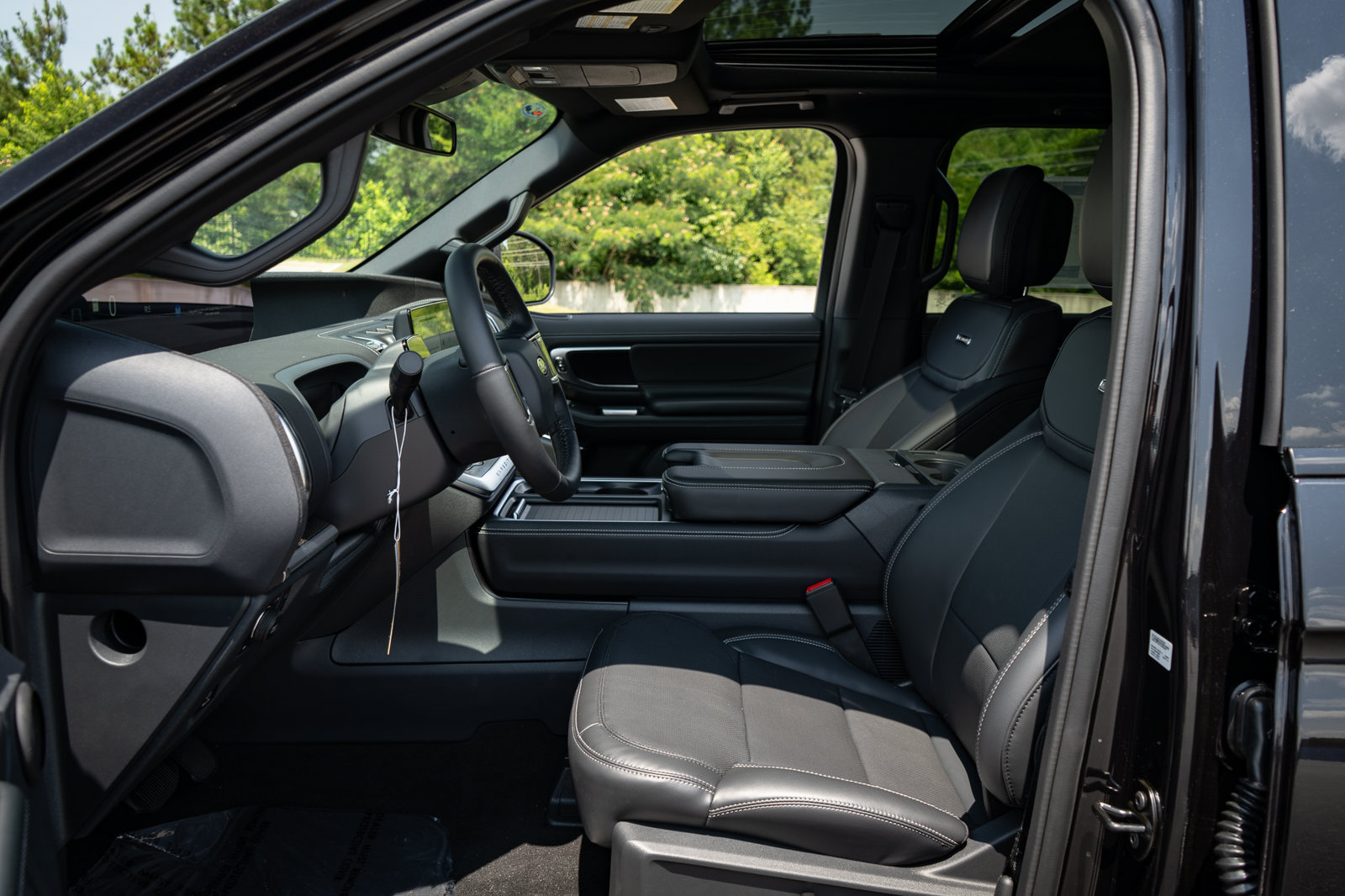 New 2026 Ford Expedition Platinum w/ Stealth Performance Package AWD/4WD image 23