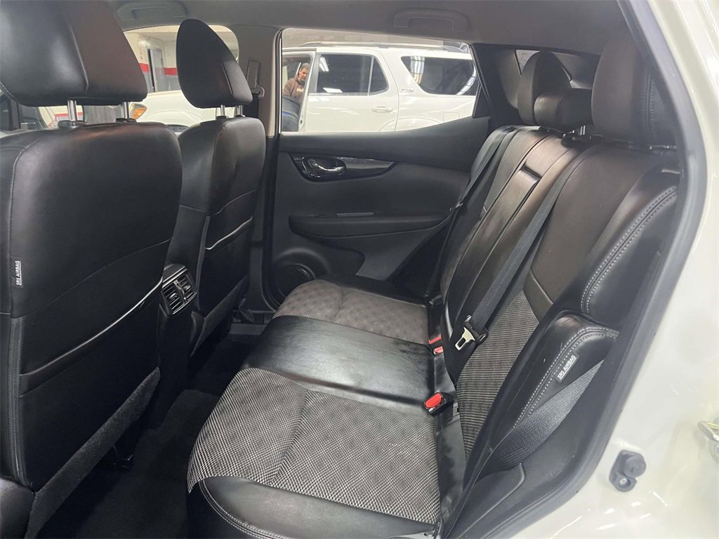 Used 2022 Nissan Rogue Sport SV w/ Technology Package image 13