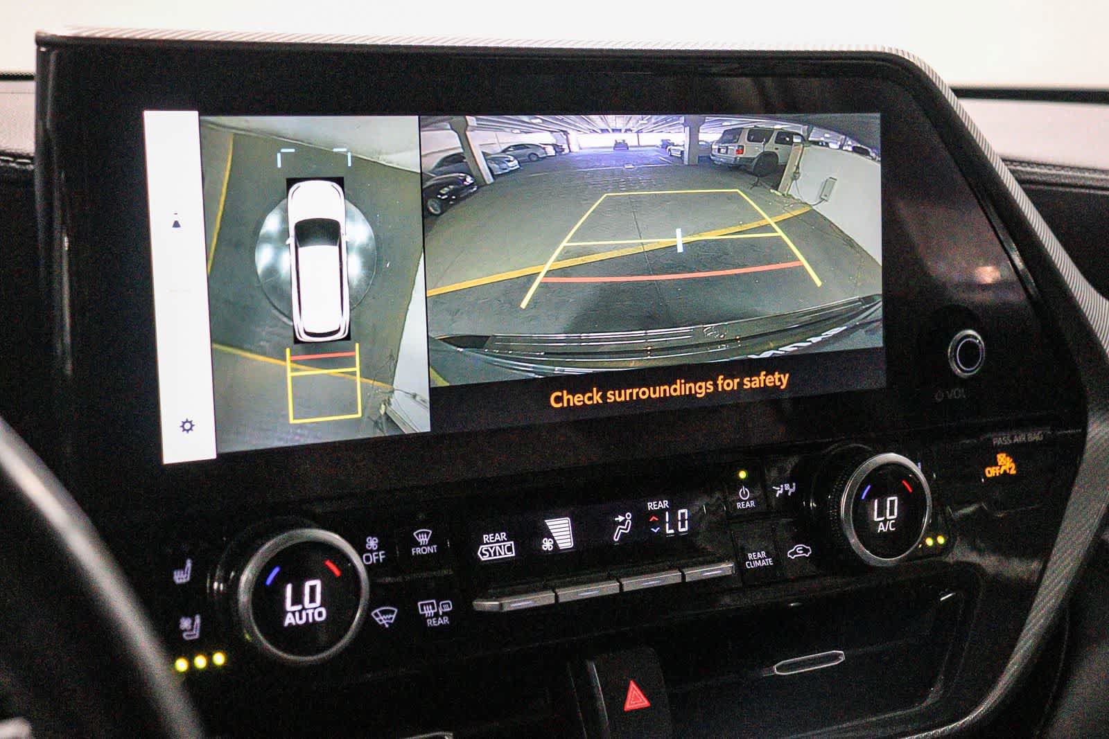 Used 2023 Toyota Highlander Platinum FWD image 25