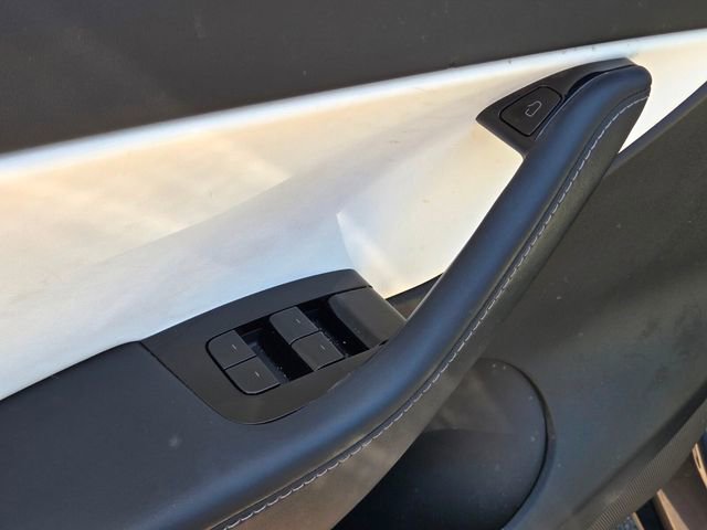 Used 2020 Tesla Model Y Long Range AWD/4WD image 24