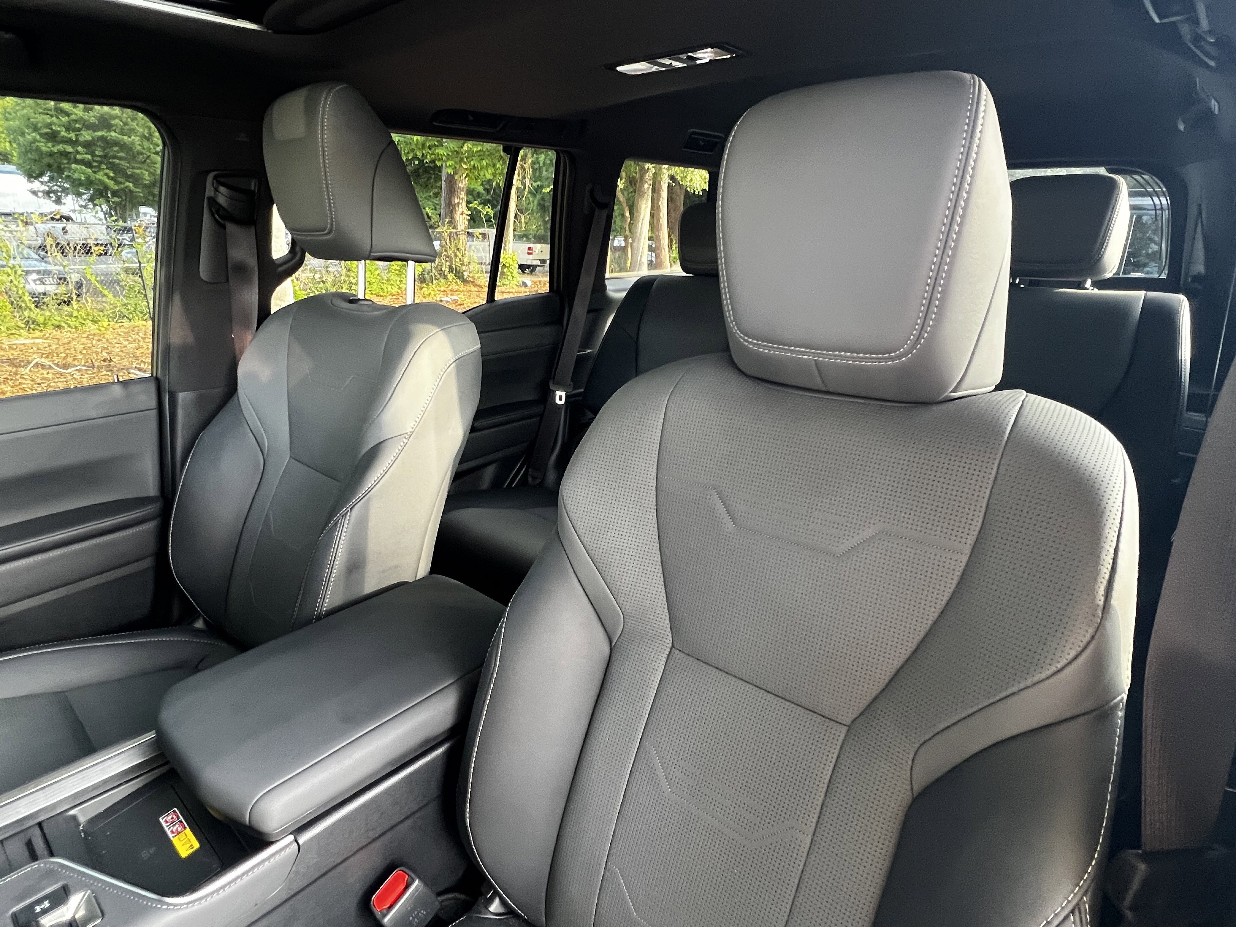 Used 2025 Lexus GX 550 w/ Accessory Package (2T) AWD/4WD image 18