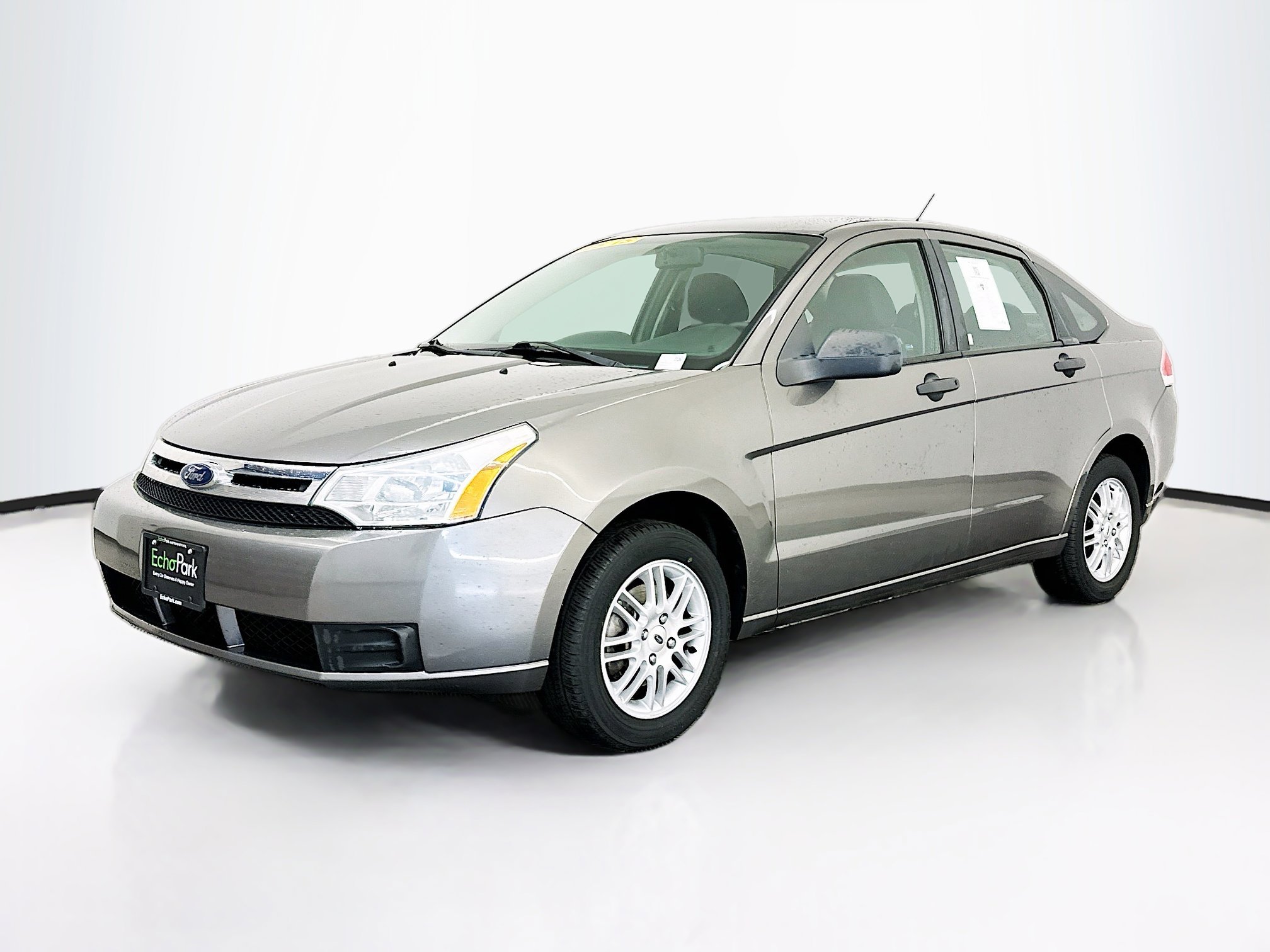Used 2009 Ford Focus SE FWD image 3