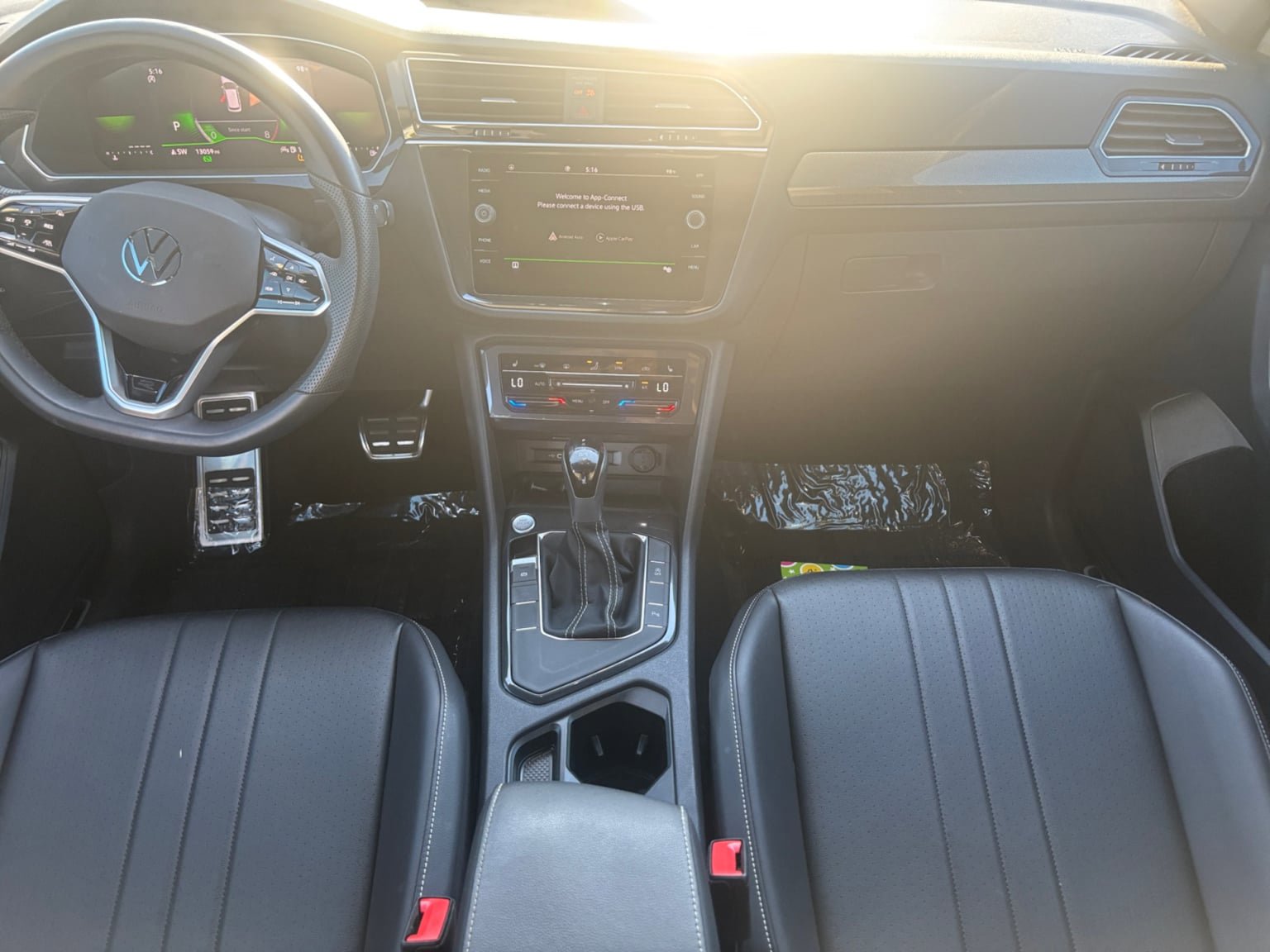 Used 2024 Volkswagen Tiguan SE R-Line image 15