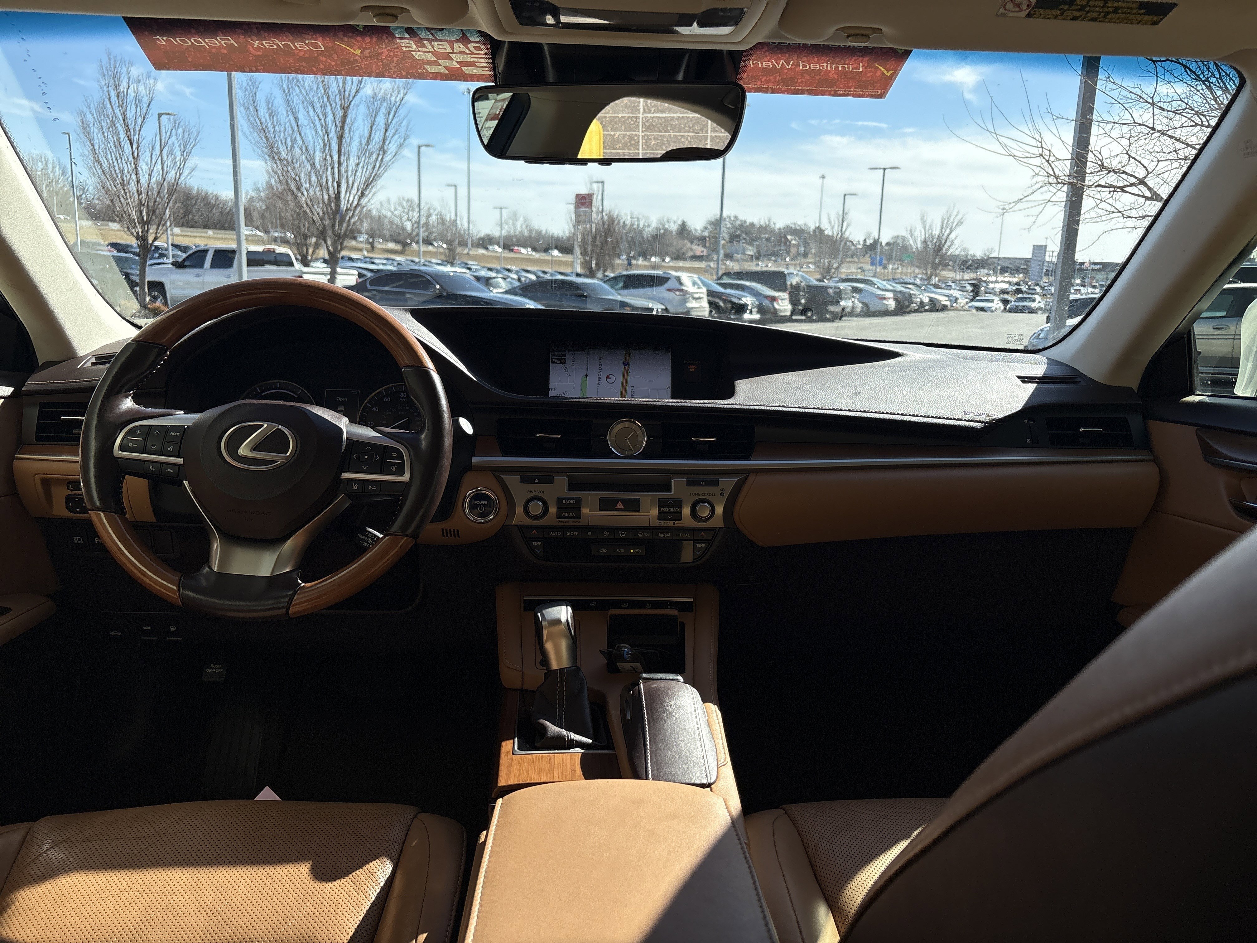 Used 2016 Lexus ES 300h w/ Luxury Package w/Wood Trim image 29