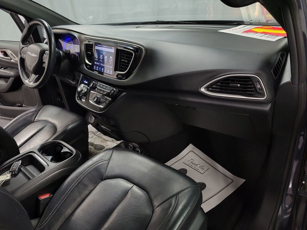 Used 2020 Chrysler Pacifica Touring-L w/ Advanced Safetytec Group image 25