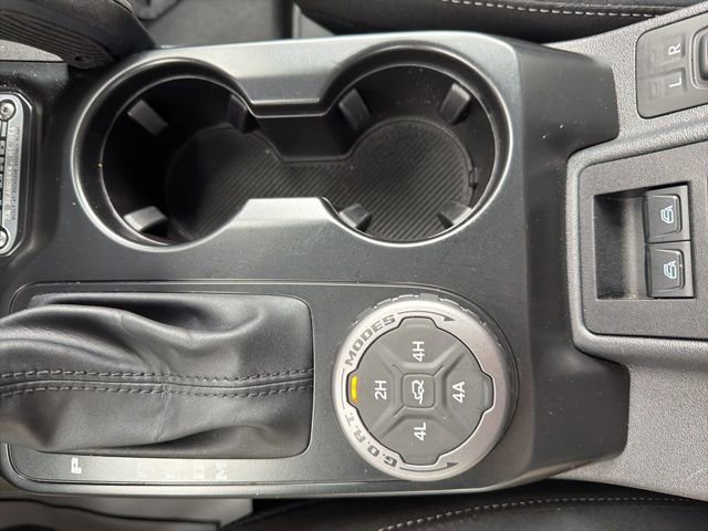 Used 2025 Ford Bronco Badlands image 35