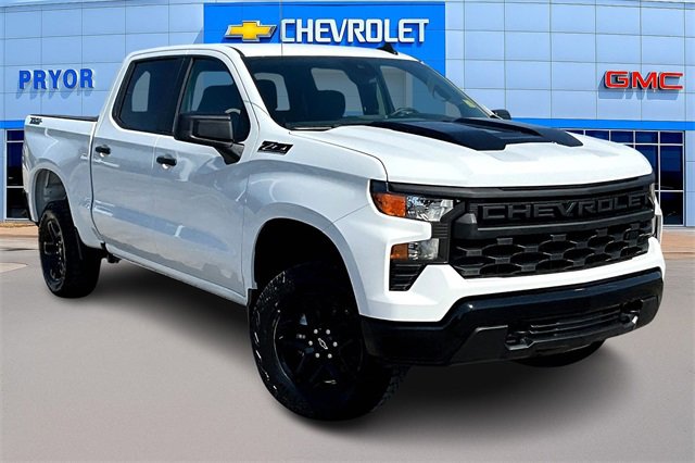 New 2026 Chevrolet Silverado 1500 Custom Trail Boss w/ Dark Appearance Package