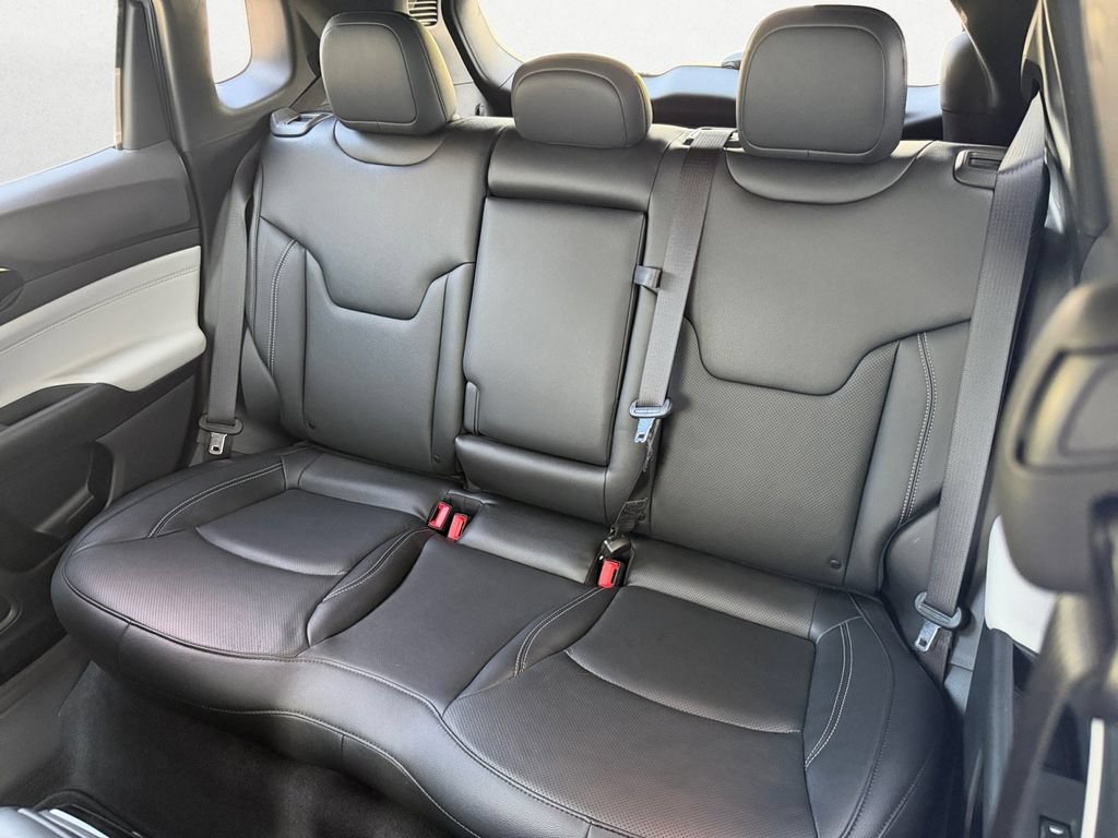 Used 2025 Jeep Compass Limited w/ Elite Group AWD/4WD image 9