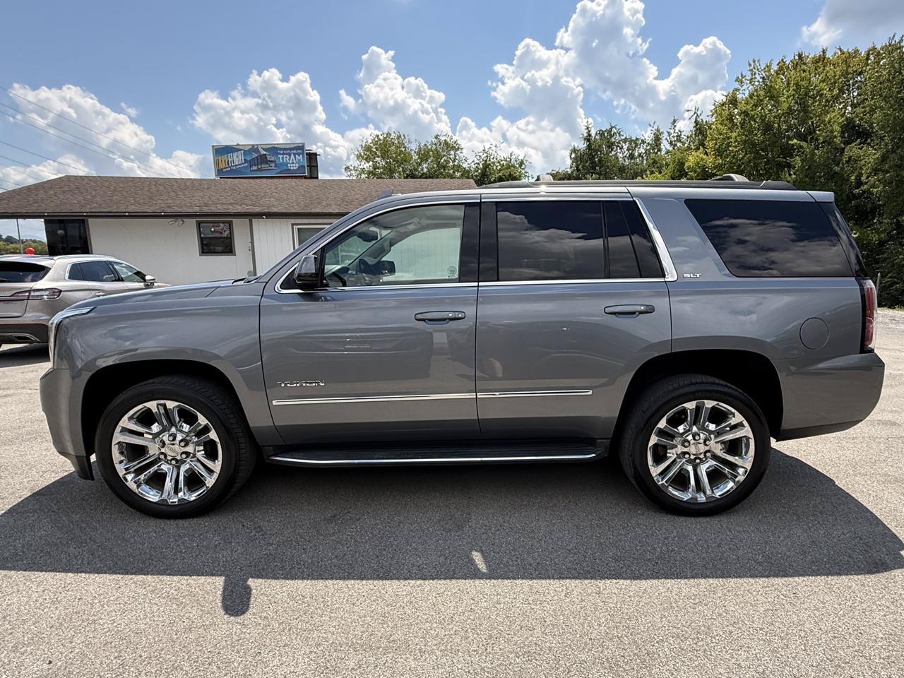 Used 2020 GMC Yukon SLT w/ Premium Edition AWD/4WD image 9