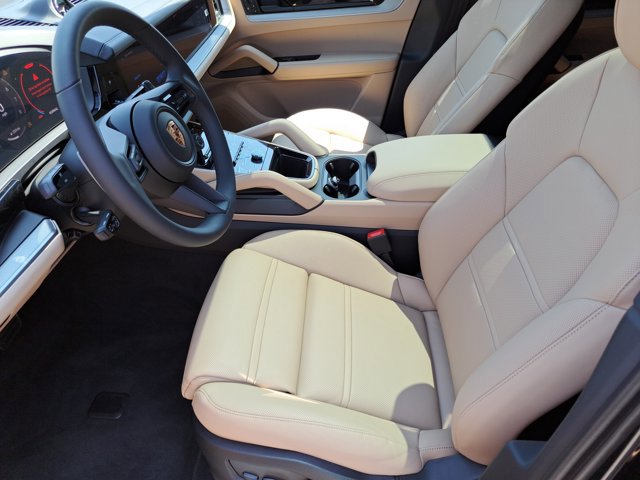 New 2025 Porsche Cayenne S image 23