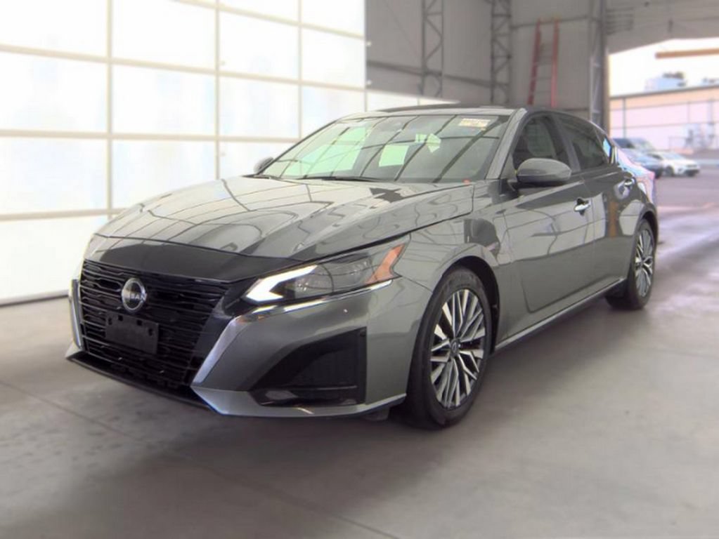 Used 2023 Nissan Altima 2.5 SV FWD image 2
