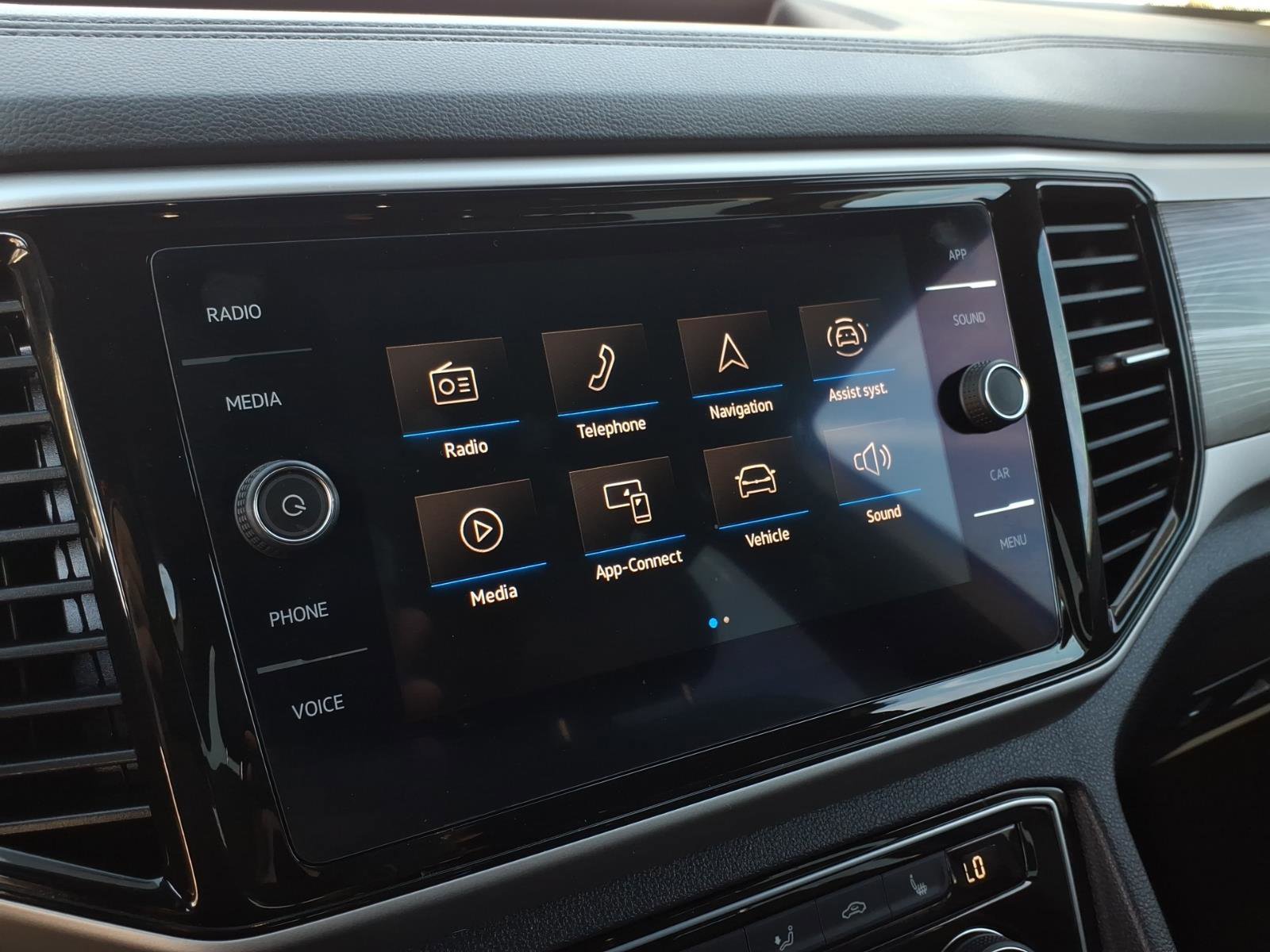 Certified 2022 Volkswagen Atlas Cross Sport SE w/ Black Wheel Package image 26