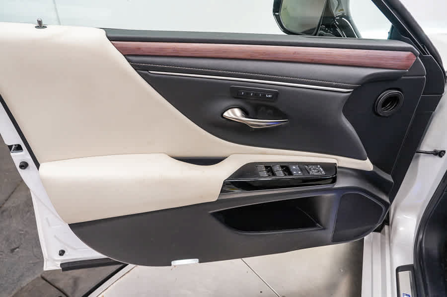 Used 2024 Lexus ES 300h w/ Premium Package FWD image 22