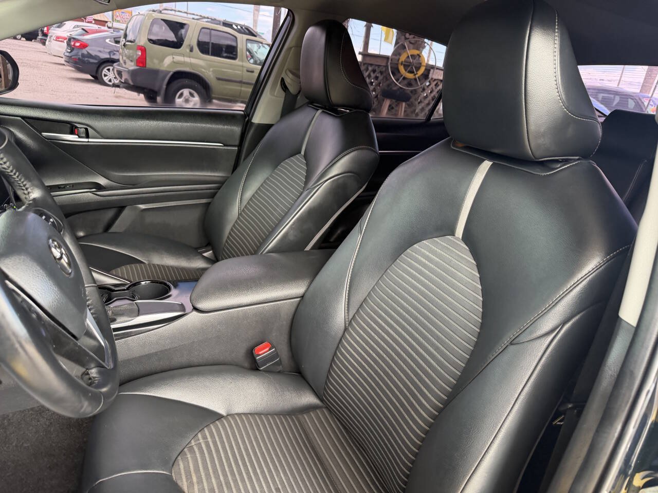 Used 2020 Toyota Camry SE FWD image 12