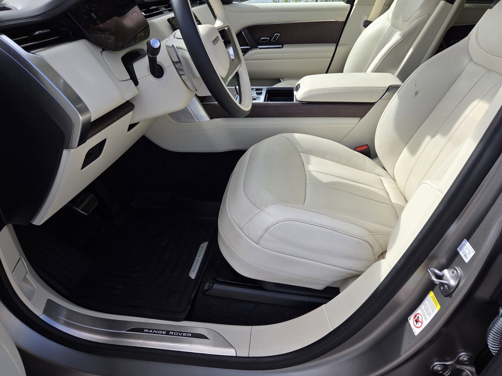 Certified 2023 Land Rover Range Rover SE image 12