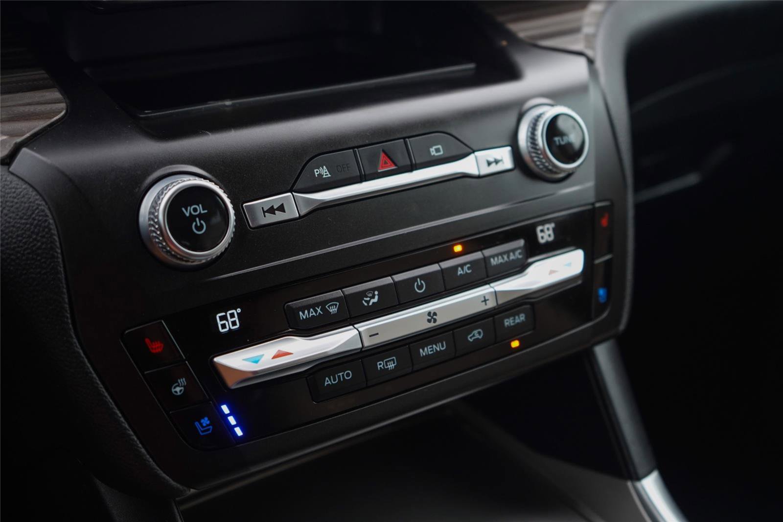 Used 2020 Ford Explorer Limited image 18