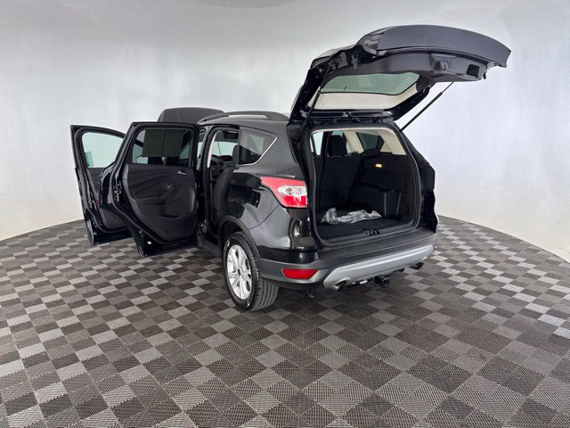 Used 2018 Ford Escape SE w/ Ford Safe & Smart Package FWD image 19