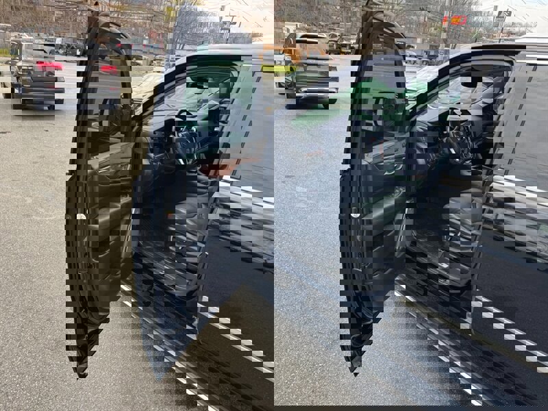 Used 2020 Cadillac Escalade ESV Premium Luxury image 17