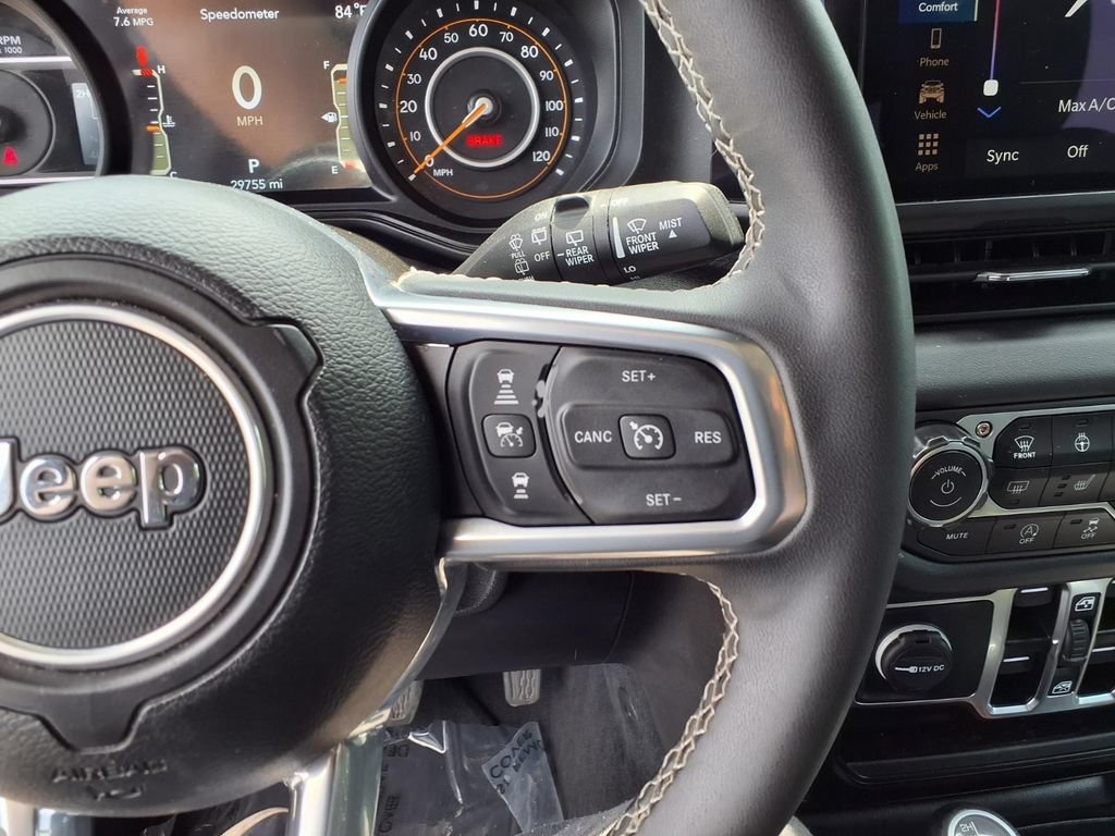 Used 2025 Jeep Wrangler Unlimited Sahara AWD/4WD image 14