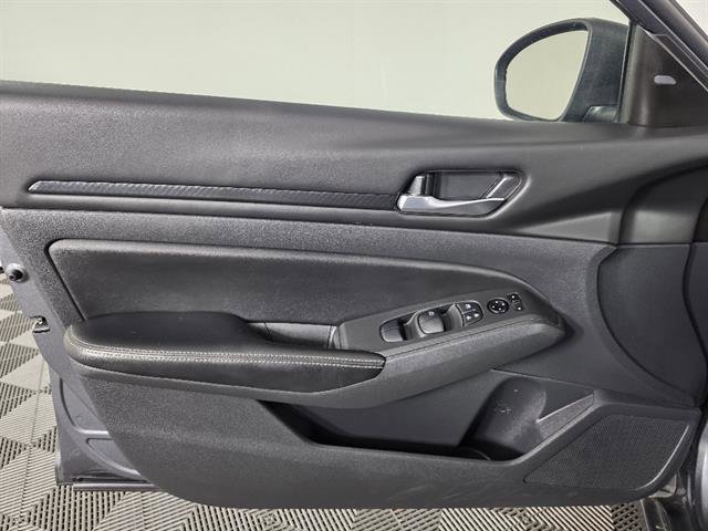 Used 2024 Nissan Altima 2.5 SV FWD image 38