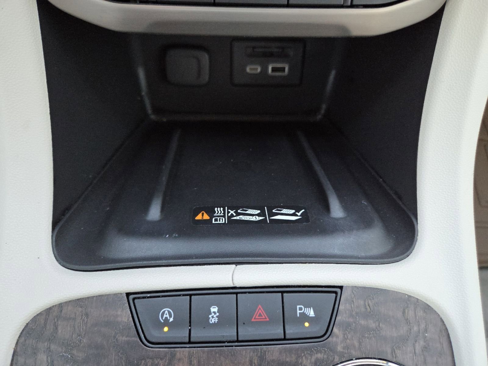 Used 2023 GMC Acadia Denali w/ Denali Technology Package FWD image 15