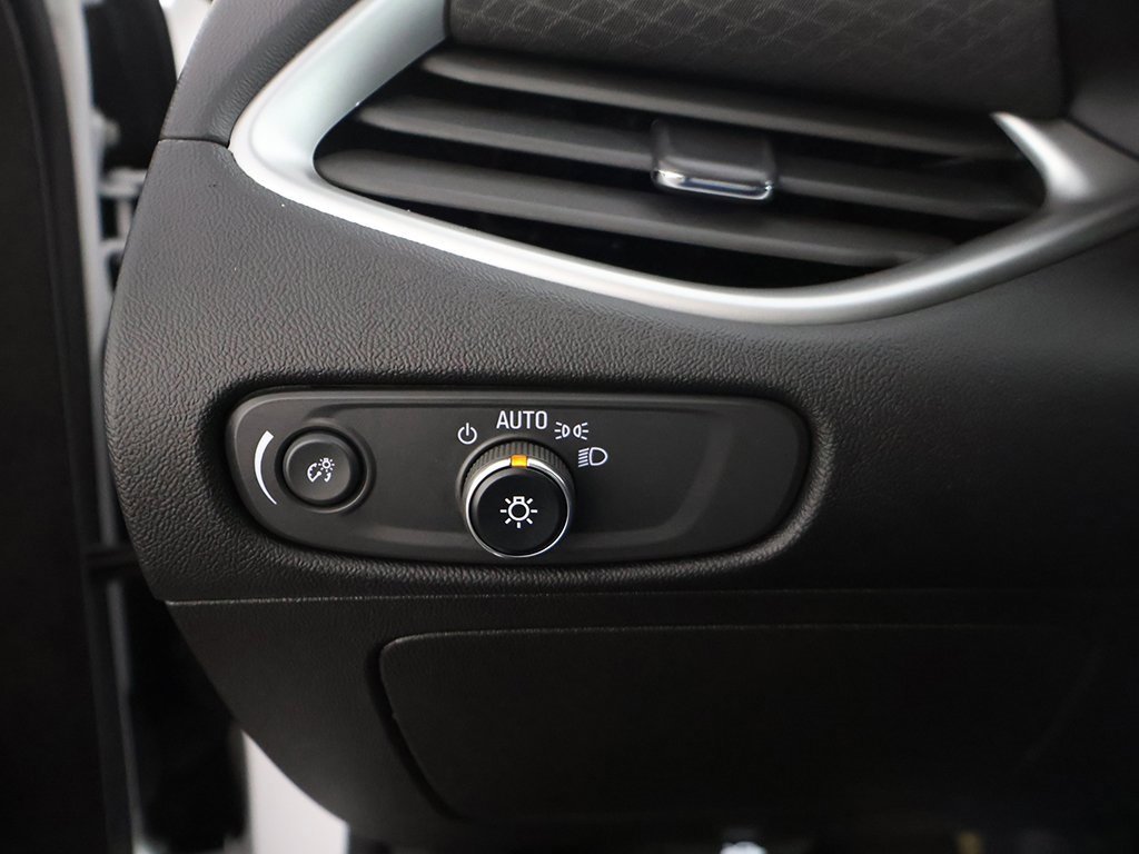 Used 2022 Chevrolet Malibu LT image 32