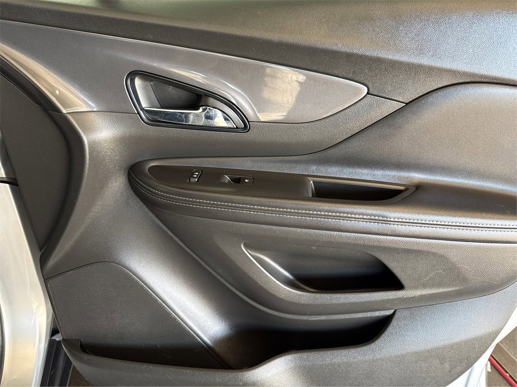 Used 2020 Buick Encore Essence image 27